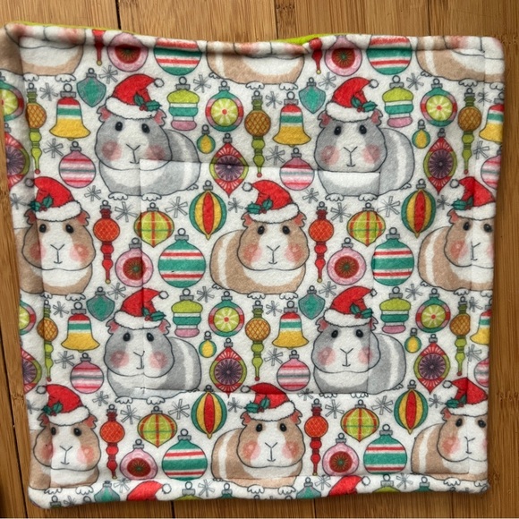 Christmas Holiday Pack Piddle Pee Pads Guinea Pigs x4 Fleece Reversible New - Picture 4 of 7